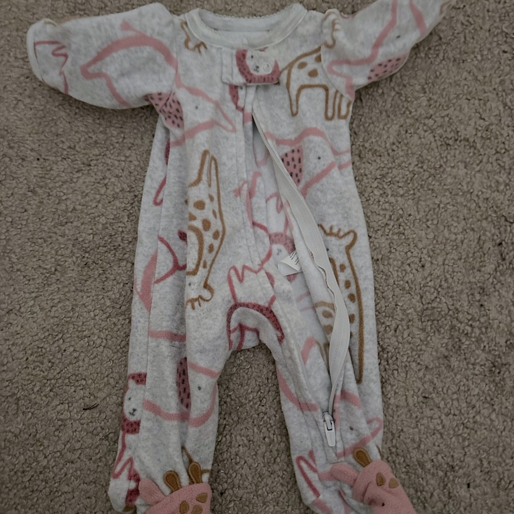 Baby’s giraffe onesie/footie